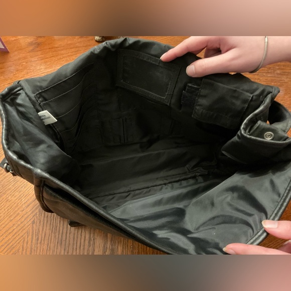 Multi Pocket Durable Vegan Faux Leather Silver Hardware Active Cary Bag! - Picture 14 of 16